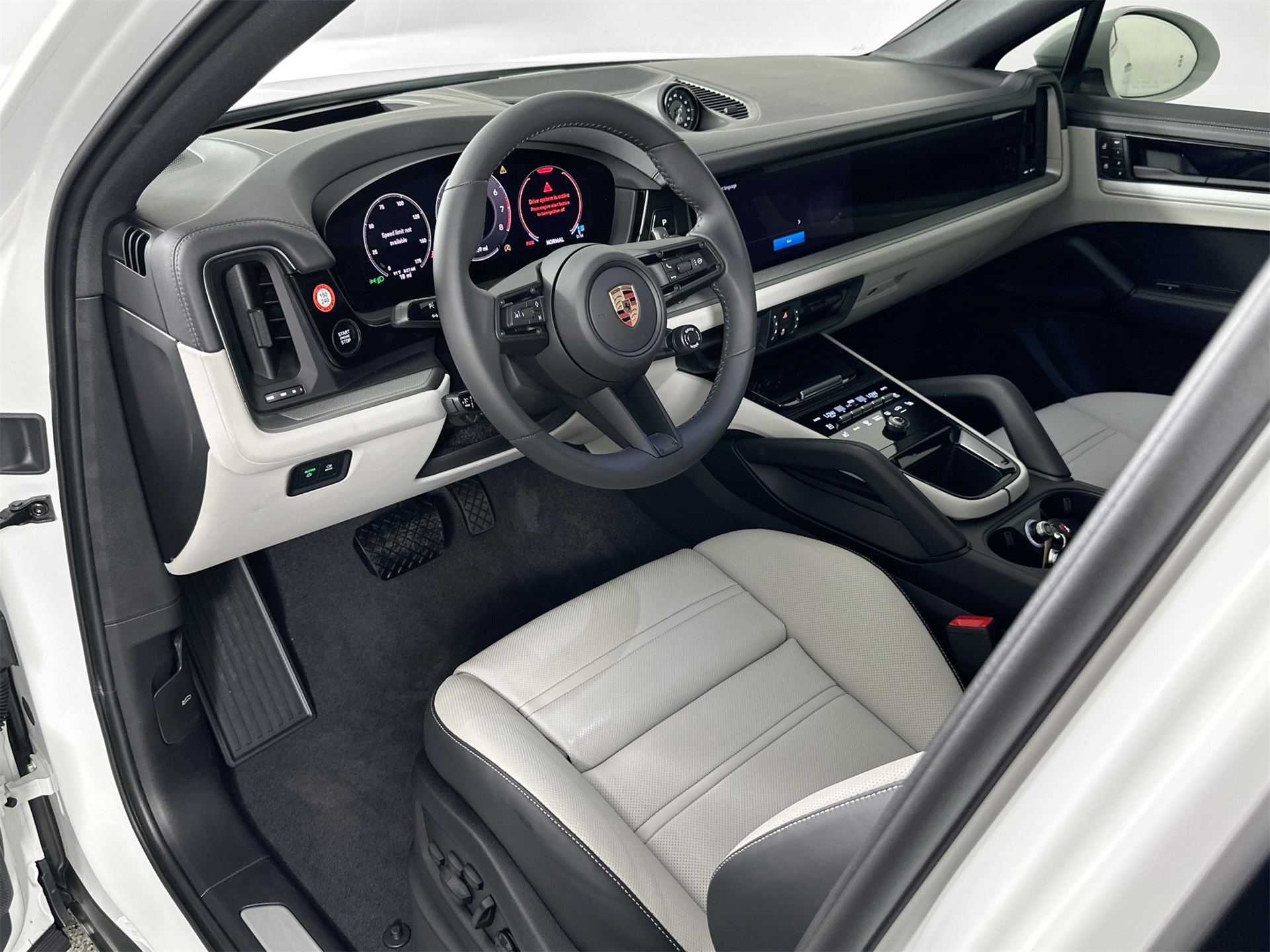 2025 Porsche Cayenne Coupe Base photo 4