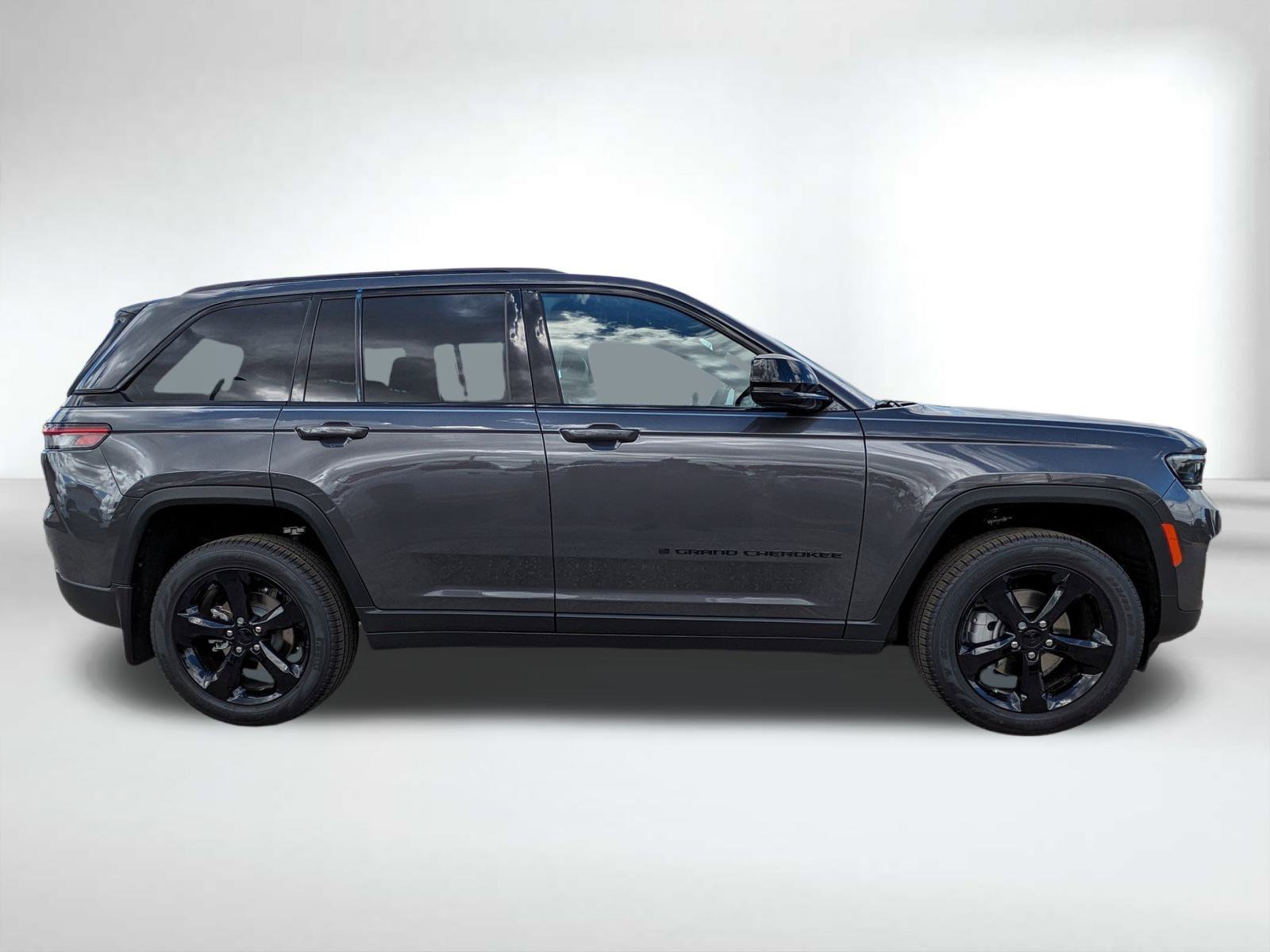 2025 Jeep Grand Cherokee Limited photo 3