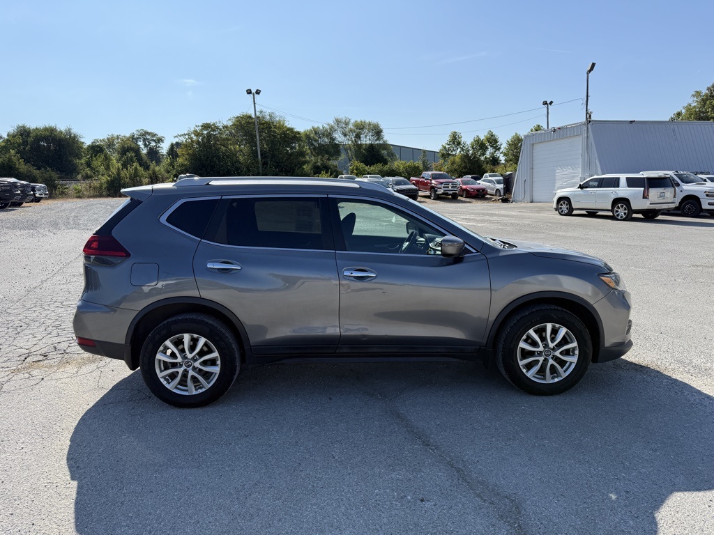 2018 Nissan Rogue SV photo 3