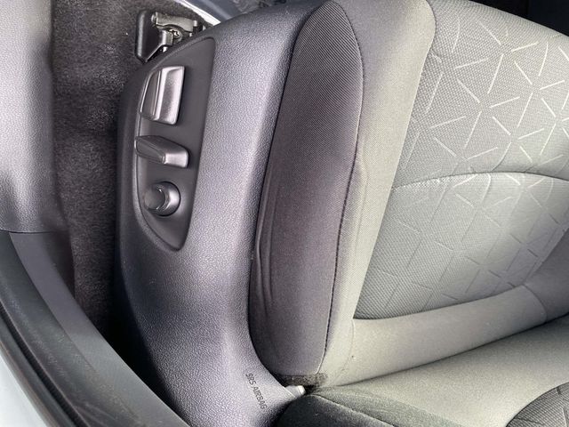 2023 Toyota RAV4 XLE photo 29