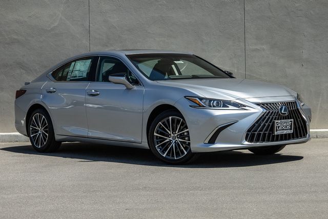 2025 Lexus ES 300h photo 10