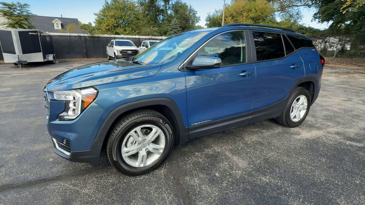 2024 Gmc Terrain SLE photo 3