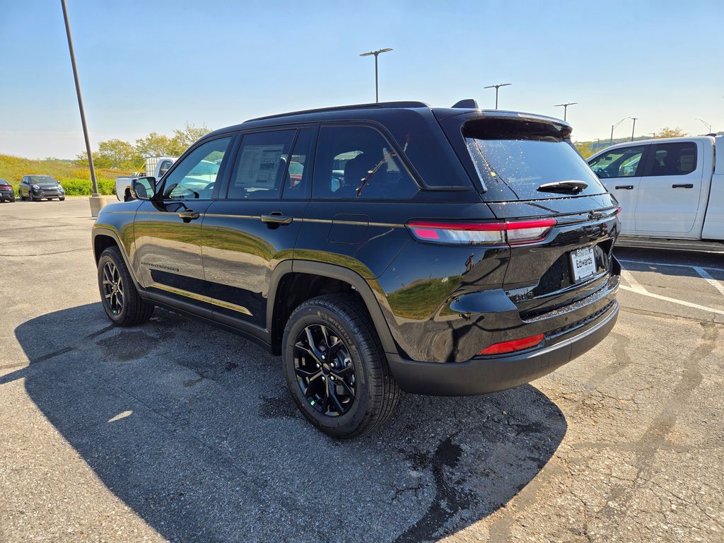 2025 Jeep Grand Cherokee Altitude X photo 4