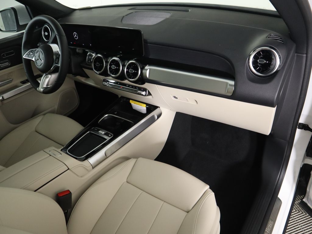 2026 Mercedes Benz GLB 250 photo 17