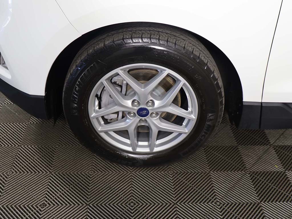 2022 Ford Edge SEL photo 17