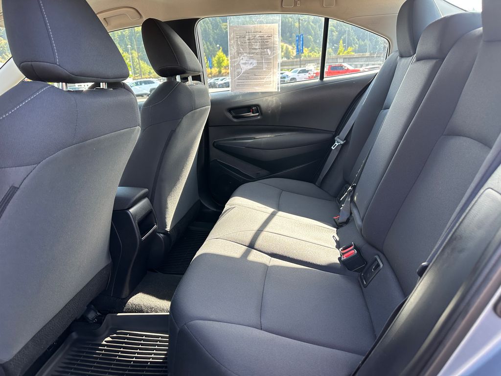 2022 Toyota Corolla LE photo 13