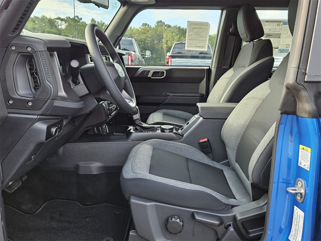 2025 Ford Bronco Base photo 5