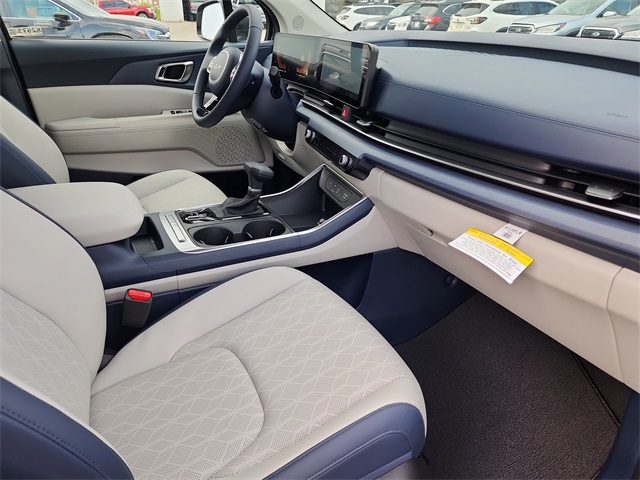 2026 Kia Carnival EX photo 8