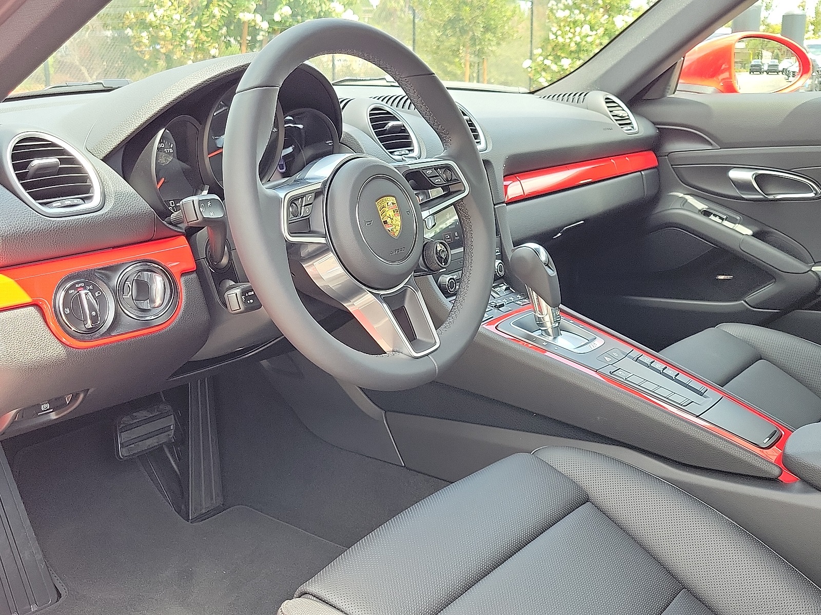 2025 Porsche Cayman photo 4
