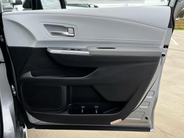 2025 Toyota Sienna XLE photo 21