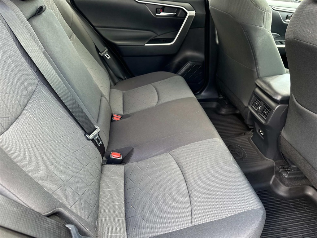 2021 Toyota RAV4 Hybrid XLE photo 17
