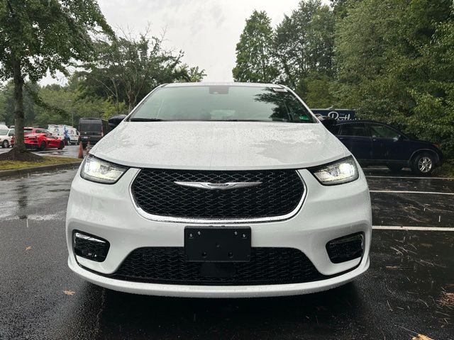 2026 Chrysler Pacifica photo 13