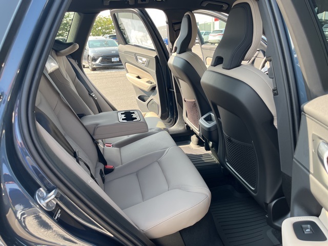 2026 Volvo XC60 B5 Plus photo 19