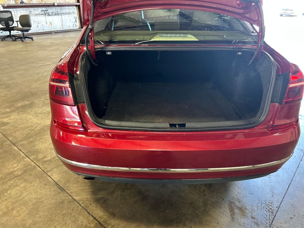 2019 Volkswagen Passat 2.0T Wolfsburg Edition photo 25