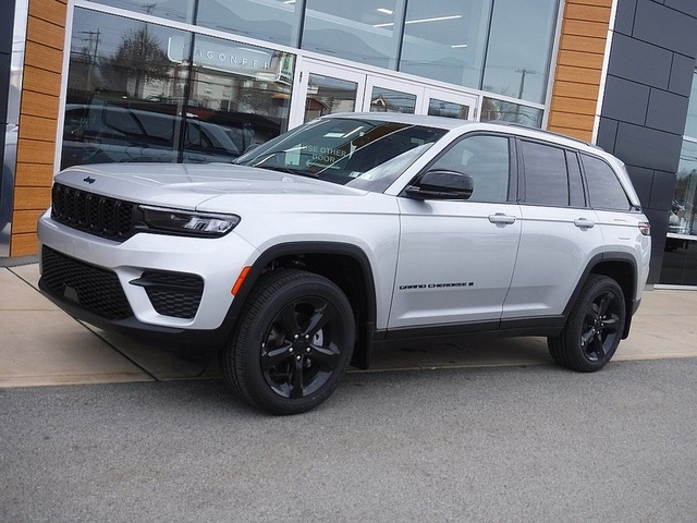 2025 Jeep Grand Cherokee Altitude's photo