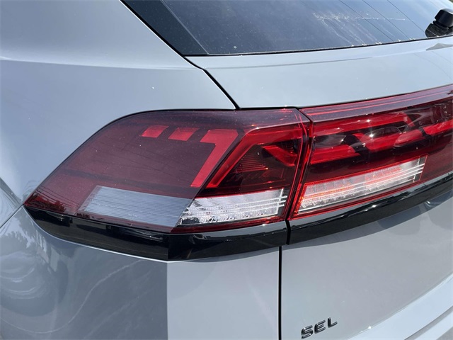 2025 Volkswagen Atlas Cross Sport SEL R-Line photo 9