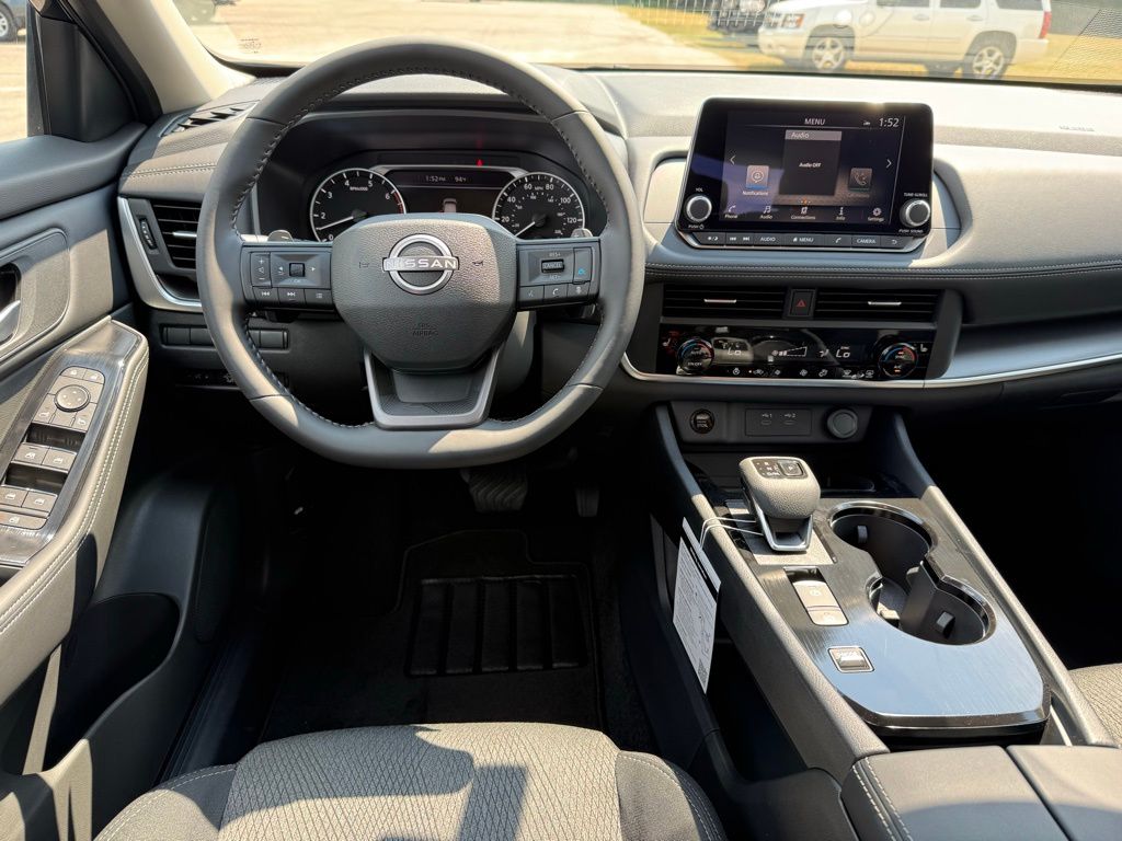 2026 Nissan Rogue SV photo 15