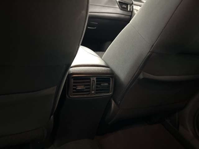 2018 Nissan Rogue SV photo 22