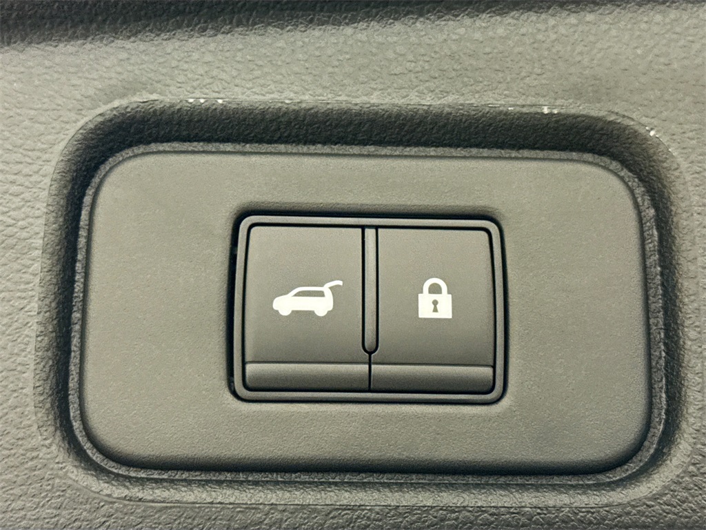 2025 Nissan Pathfinder SV photo 16