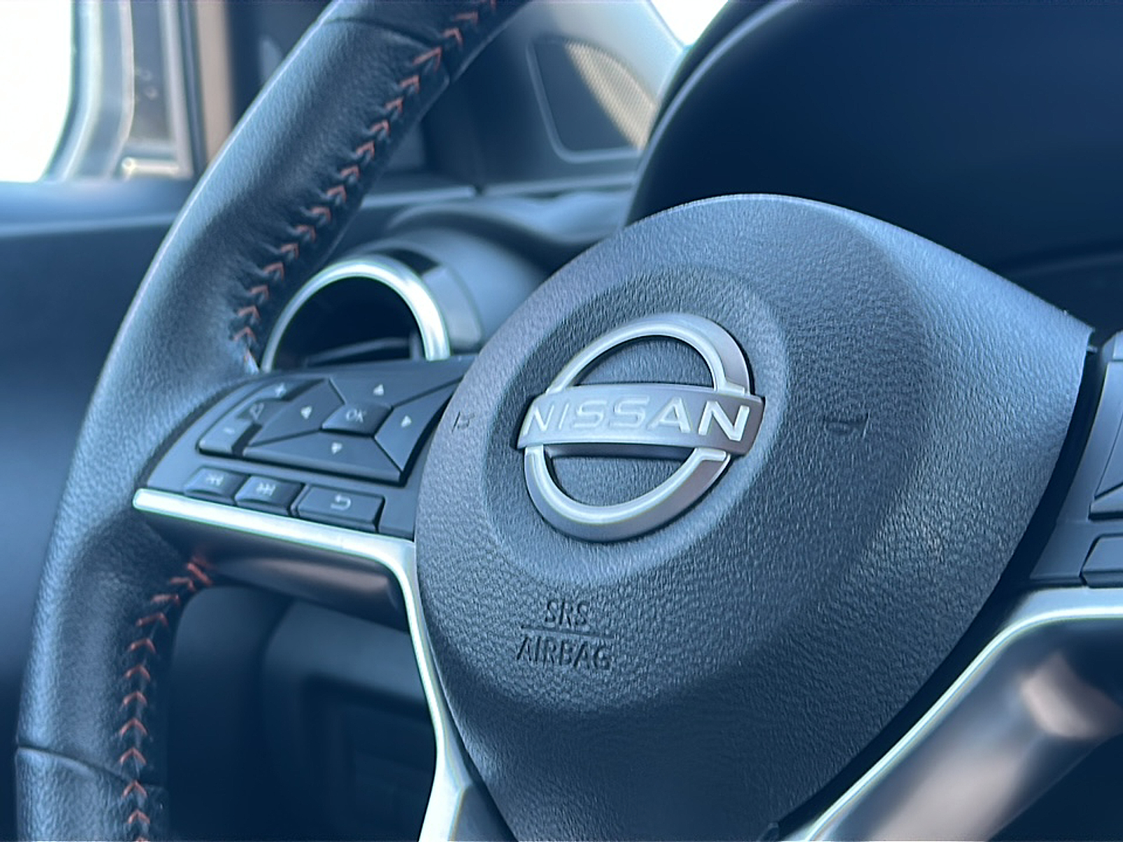 2023 Nissan Kicks SR photo 12