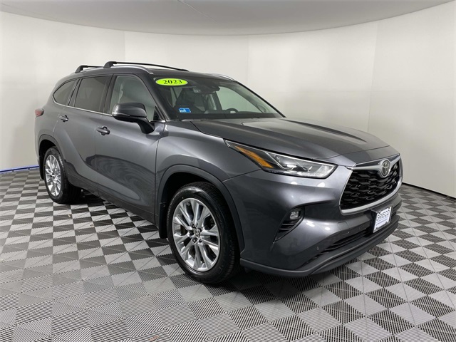 2023 Toyota Highlander Limited's photo