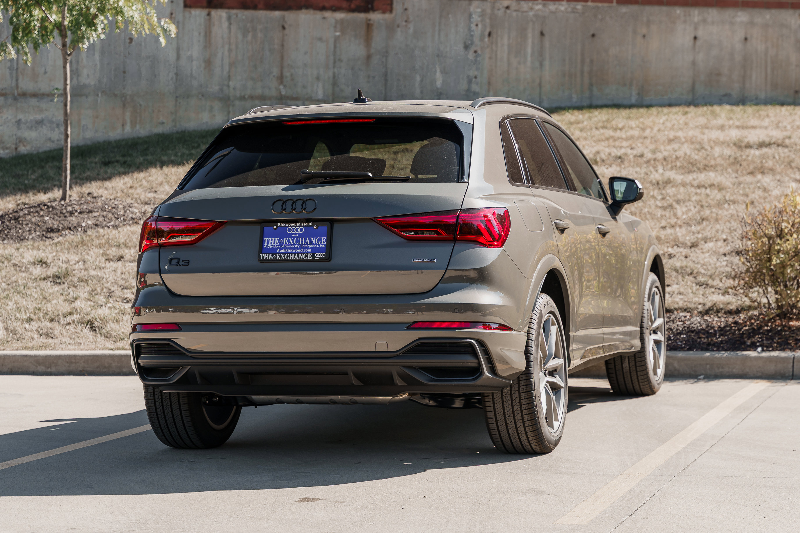 2025 Audi Q3 S line Premium photo 4