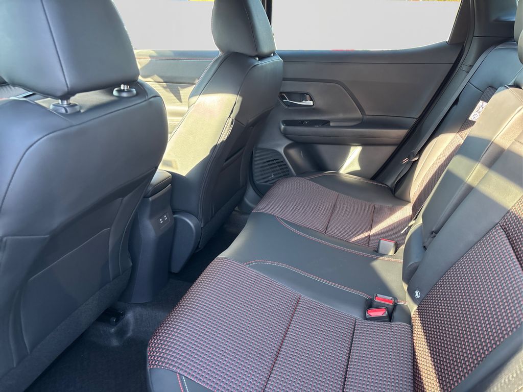 2026 Nissan Kicks SR photo 10