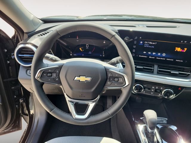 2025 Chevrolet Trax LT photo 16
