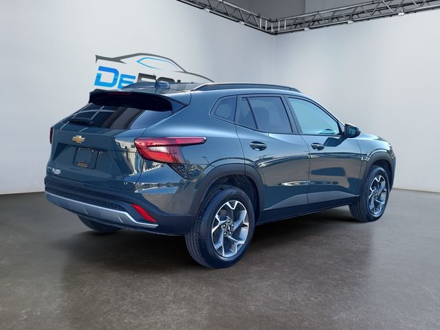 2025 Chevrolet Trax LT photo 3