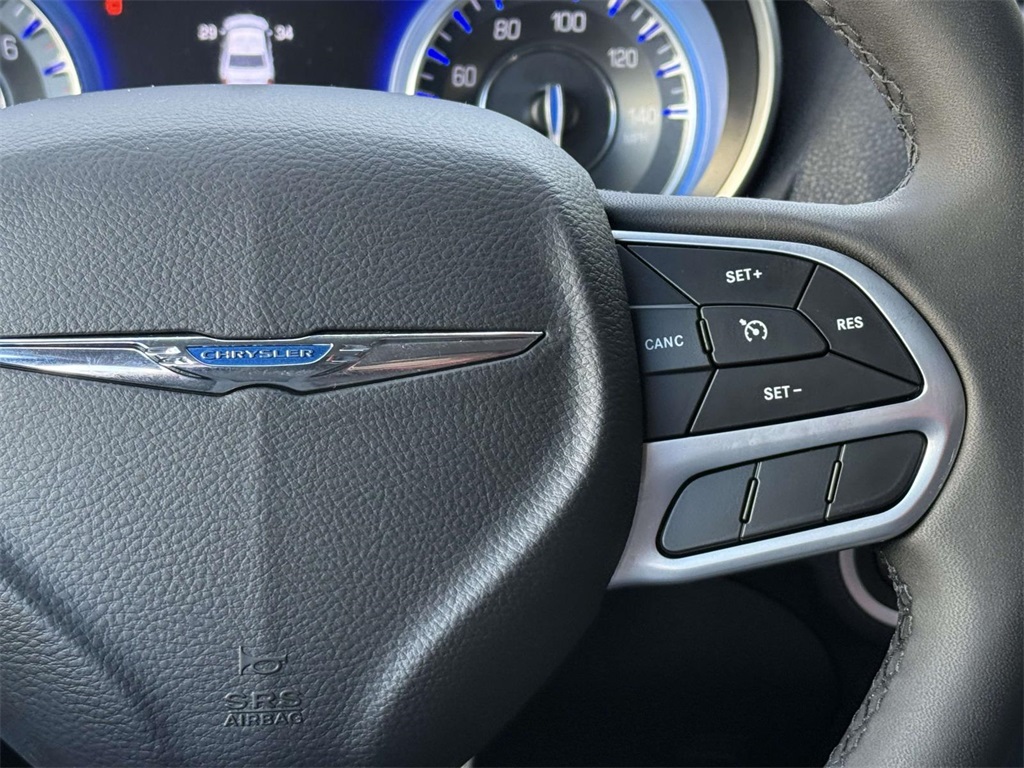 2023 Chrysler 300 Touring photo 22