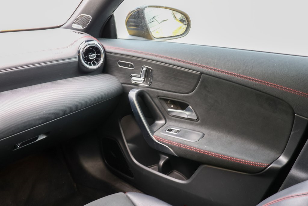 2020 Mercedes Benz CLA 250 4MATIC photo 11