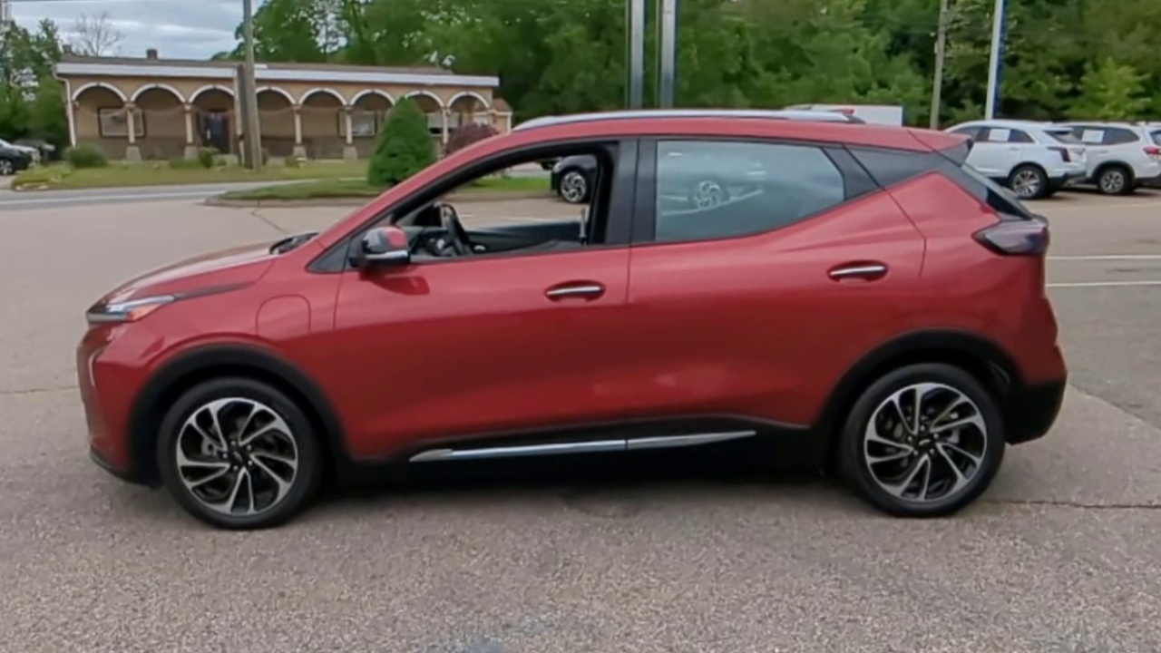 2022 Chevrolet Bolt EUV Premier photo 5