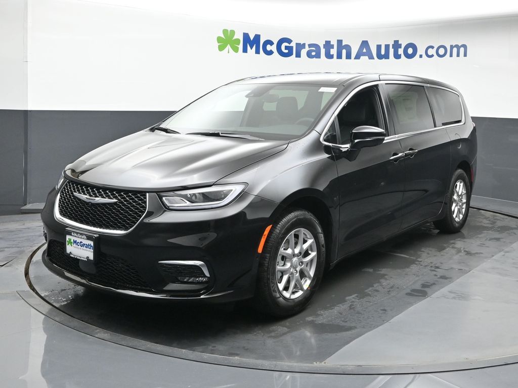 2025 Chrysler Pacifica photo 17