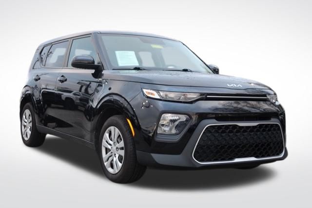 2022 Kia Soul LX's photo