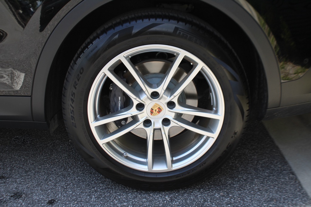 2025 Porsche Cayenne Base photo 16