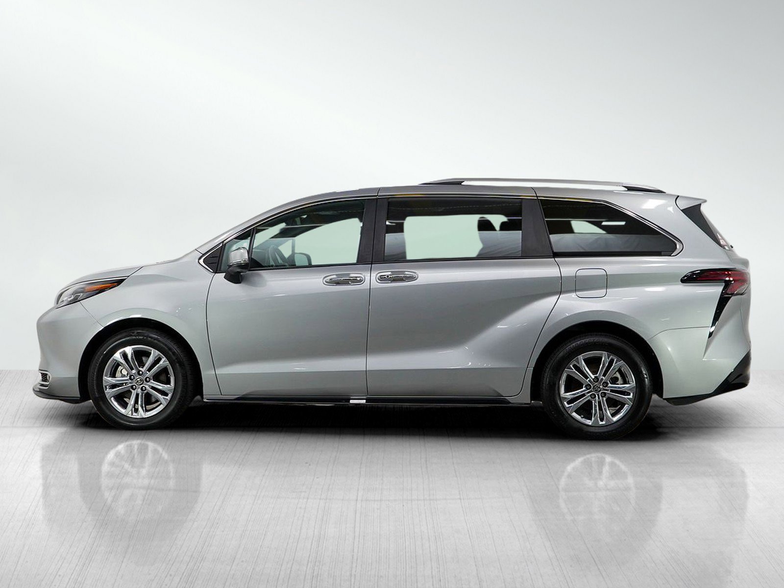 Used 2024 Toyota Sienna Platinum with VIN 5TDESKFC4RS119516 for sale in Bloomington, Minnesota