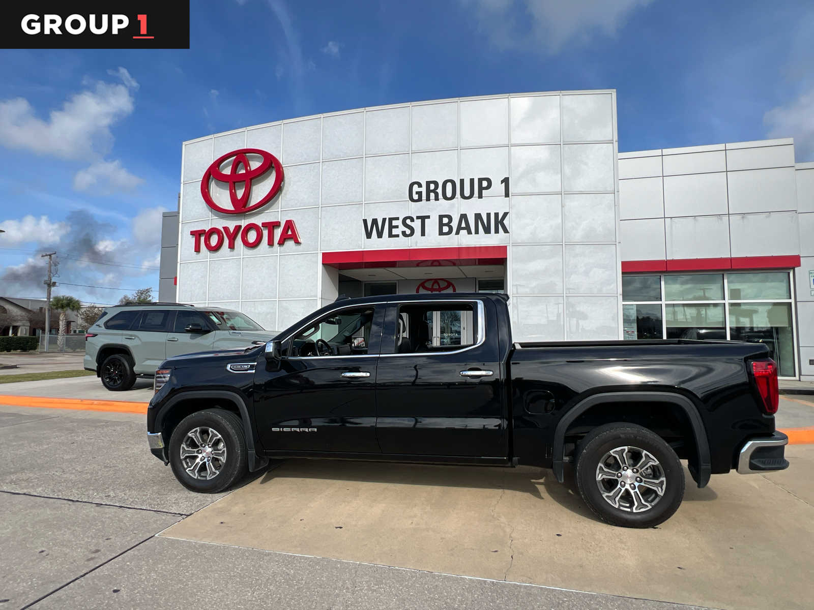 2025 GMC Sierra SLT's photo