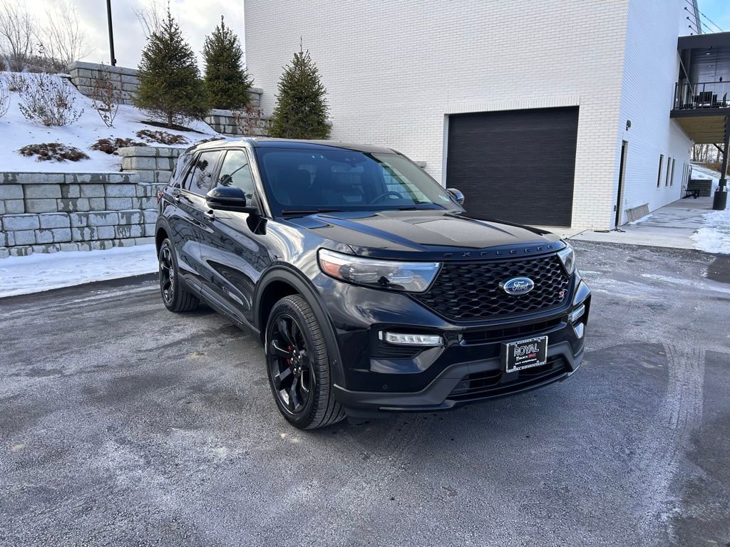 2021 Ford Explorer ST's photo
