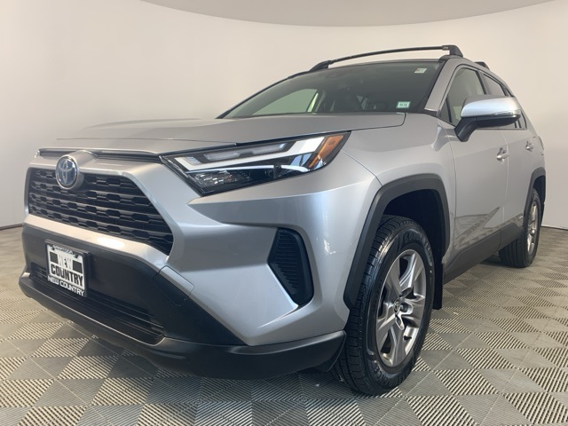 2022 Toyota RAV4 Hybrid XLE photo 3