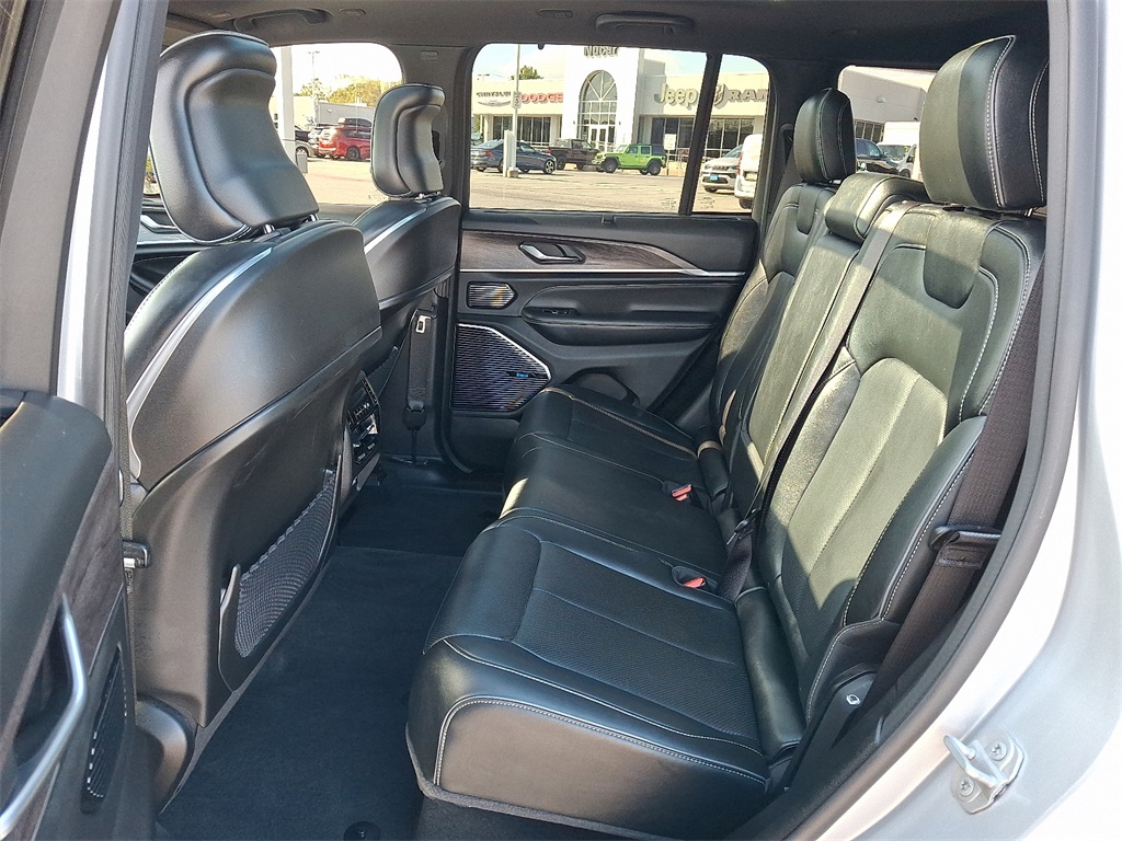 2022 Jeep Grand Cherokee Overland photo 8