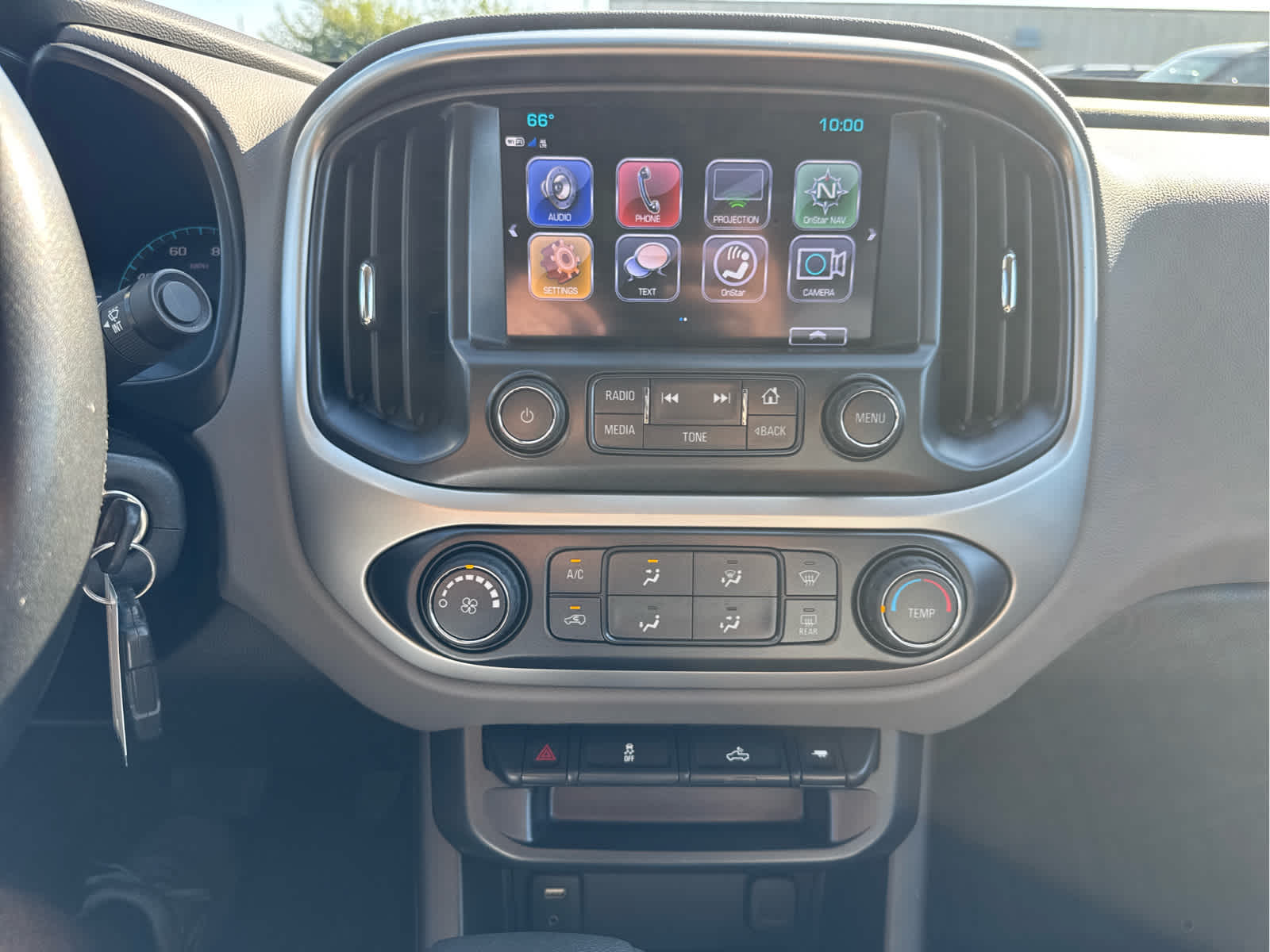 2018 Chevrolet Colorado LT photo 12
