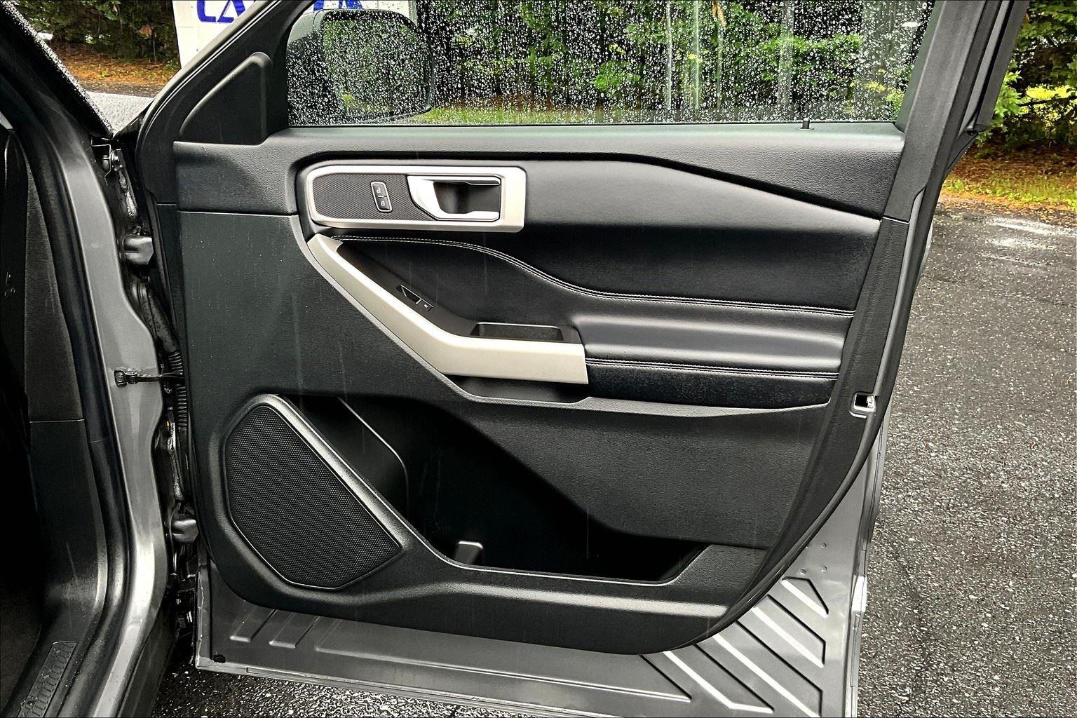 2022 Ford Explorer XLT photo 18
