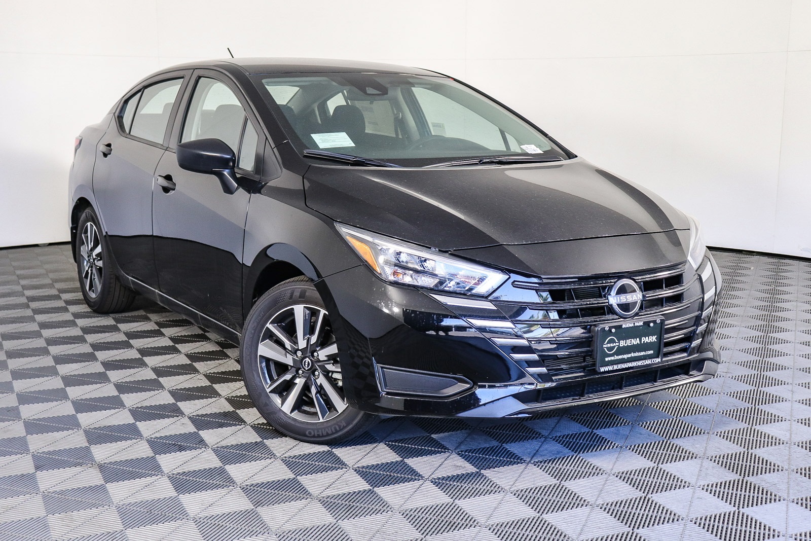 2025 Nissan Versa S's photo