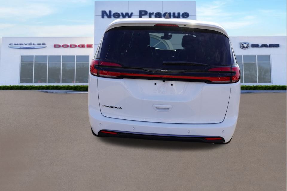 2026 Chrysler Pacifica photo 2