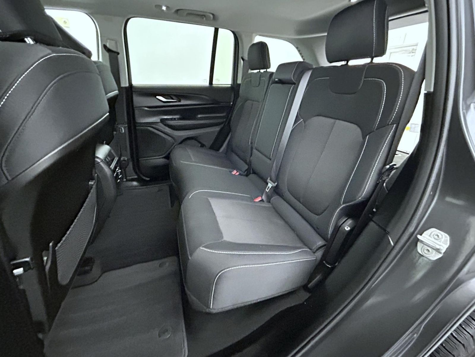 2023 Jeep Grand Cherokee Laredo photo 18