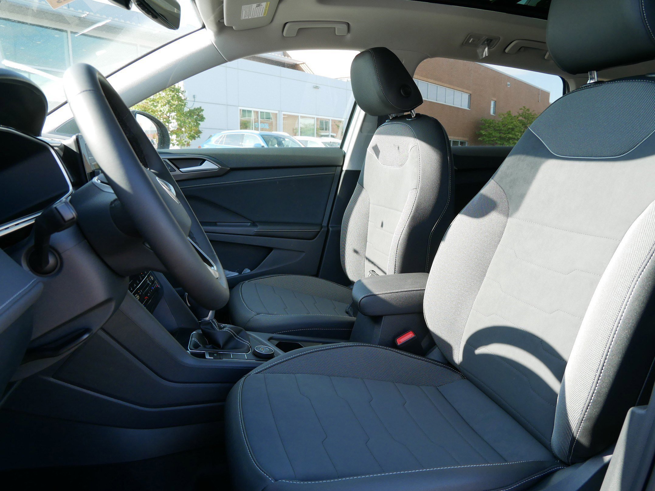 2025 Volkswagen Taos SE photo 3