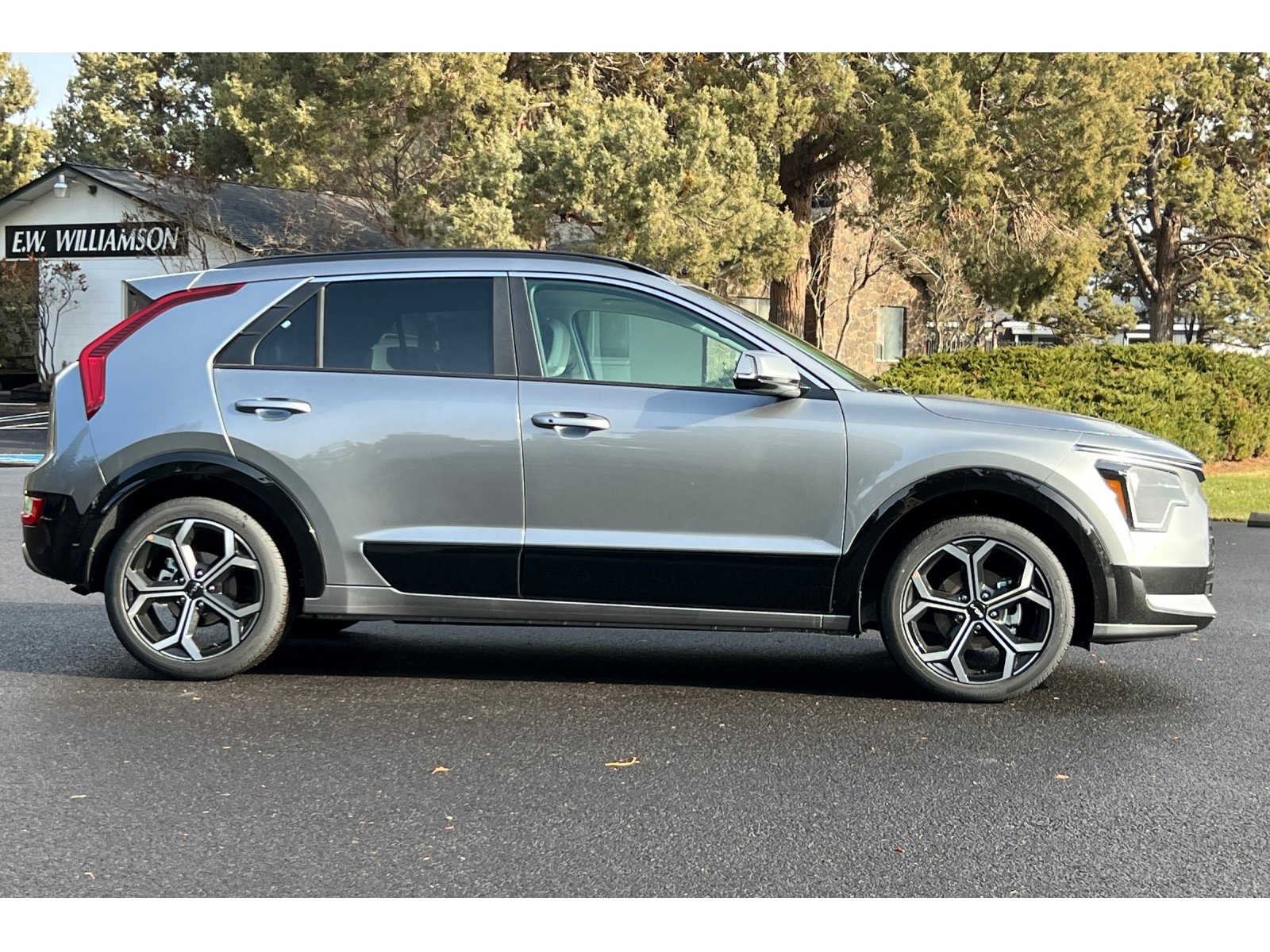 2025 Kia Niro EX Touring photo 3