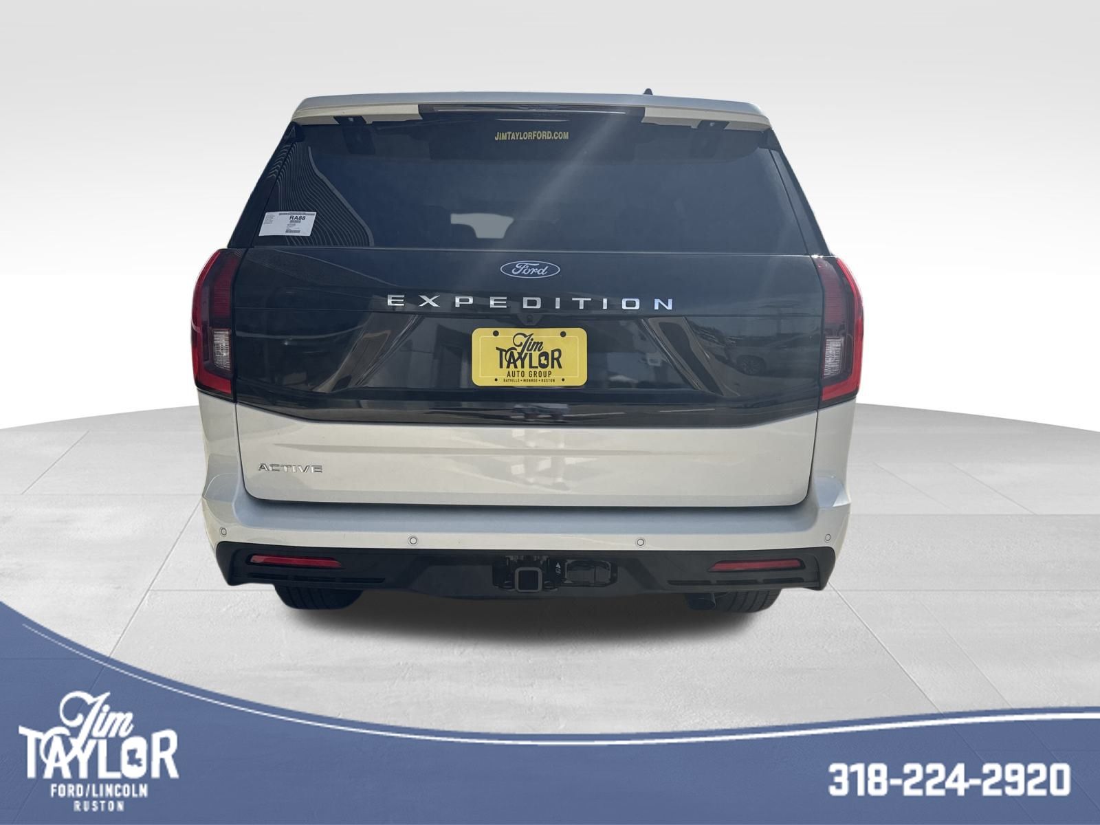 2025 Ford Expedition photo 4