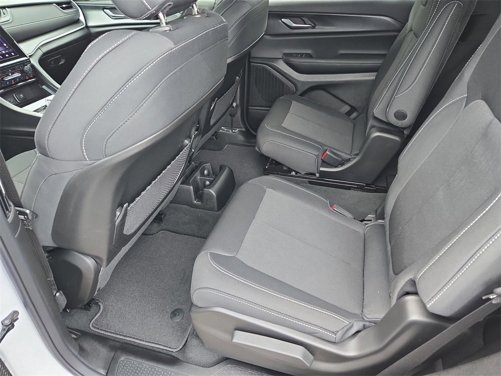 2025 Jeep Grand Cherokee Laredo photo 20
