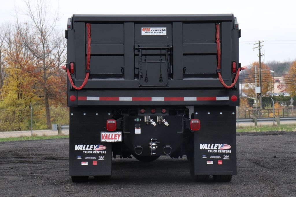 2025 Ford F-750 photo 6